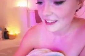 Huge butt blonde live video cam on bathtab