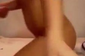 Hot Camwhore Fingers Her Perfect Pussy