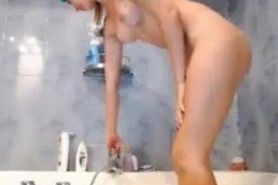 Stunning Webcam Girl Takes a Shower Full