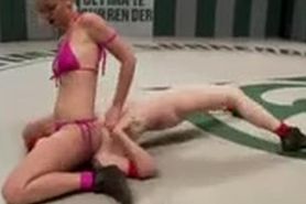 Fighting wrestling girls 2