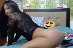 Ebony girl showing strang ass on cam