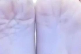 These Japanese feet made me cum in 30 seconds!!!