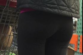 GoddessHunt: Gorgeous firm ass in black spandex shopping