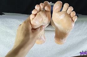 Foot massage, creamy feet, playful cute tyny feet, toe fetish, small feet,  milf pawgtenshi