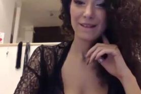 Sexy bombshell with hairy pussy has orgasm on webcam