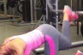 Hot ass workout in the gym