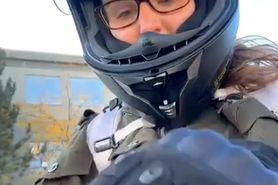 Chica en moto
