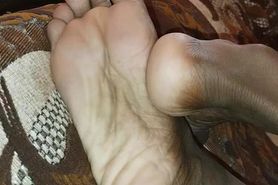 Girls you can taste my sweet soles. Come wseety