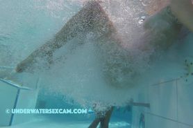 new-she-likes-to-feel-the-underwater-massage-all-over-her-body_uwsc4k.mp4