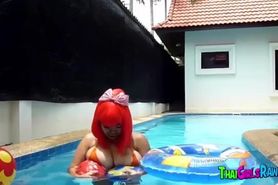 Chubby Thai girl in the pool