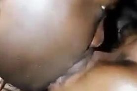 Un homme a Kindia, Guinee baise sa copine