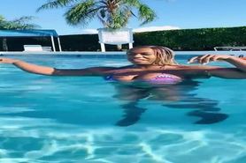 Lick her muscle armpits - FBB blonde girl in the pool