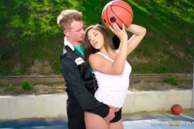 Teens needs a big pointer from her coach - Brazzers