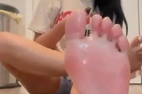 Hot Latina Oils Her Feet