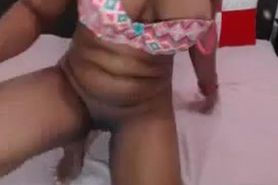 Hot black woman fingering her clit on her bed