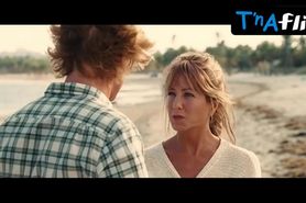 Jennifer Aniston Sexy Scene  in Marley AND Me