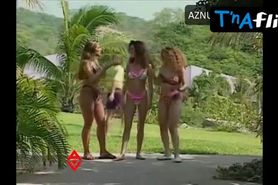 Amara Villafuerte Bikini Scene  in Papa Soltero