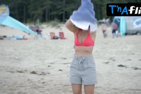Susan Sideropoulos Breasts,  Bikini Scene  in Leon - Glaub Nicht Alles, Was Du Siehst