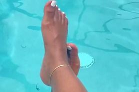 pool feet