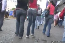 Cute Latina flaunts her butt in tight jeans before a