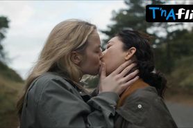 Sandra Oh Lesbian Scene  in Killing Eve