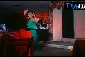 Soheir Ramzy Sexy Scene  in Habibty Sahqeya Giddan