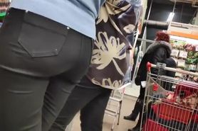 Juicy ass blonde milfs in tight jeans 2