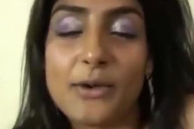 Sexy chubby Indian girl gives blowjob