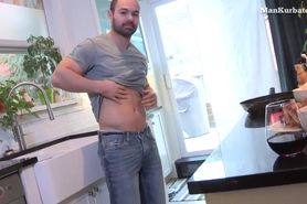 Sexy Muscled Dude Wanking in the Kitchen