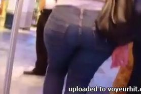 PAWG IN TIGHT JEANS
