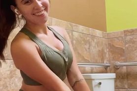 Violet Summers PUBLIC SQUIRT SHOW Leaked