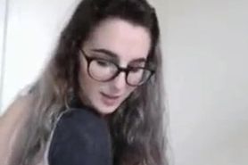 Cute nerd teen girl live pussy masturbates live on webcam