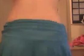 College girl twerks her booty in thongs on webcam