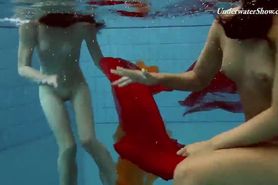 Horniest hottest lesbian babes in the pool
