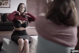Jay Taylor has phobia against sex and body contact and seeks help from her therapist Angela White which has a very unorthodox wa