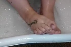 Washing feet