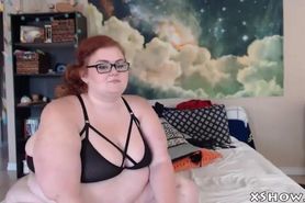 Chubby Horny Girl Flashing On Live Cam