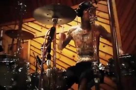 Travis hitting da drums