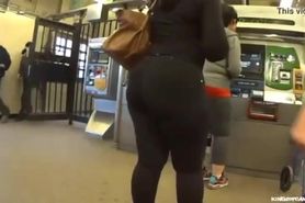 Thick candid butt at the metro