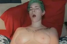 Horny slut fucks herself while moaning for Daddy’s dick