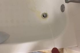 Desperate piss in the bathtub