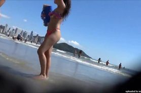 Tremendous young teen with a small bikini thong !