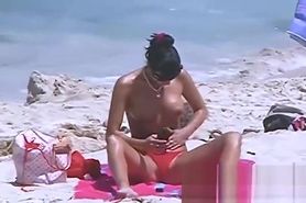 Milf nackt heimlich gefilmt am Strand von Malllorca
