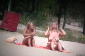Blond chicks on the beach topless