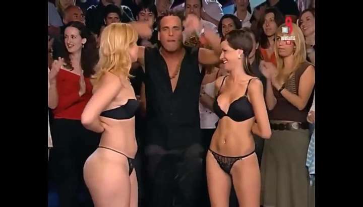Korean Nude Tv - Spanish TV show Vitamina N - Strip game with nude girl and boy - Tnaflix.com