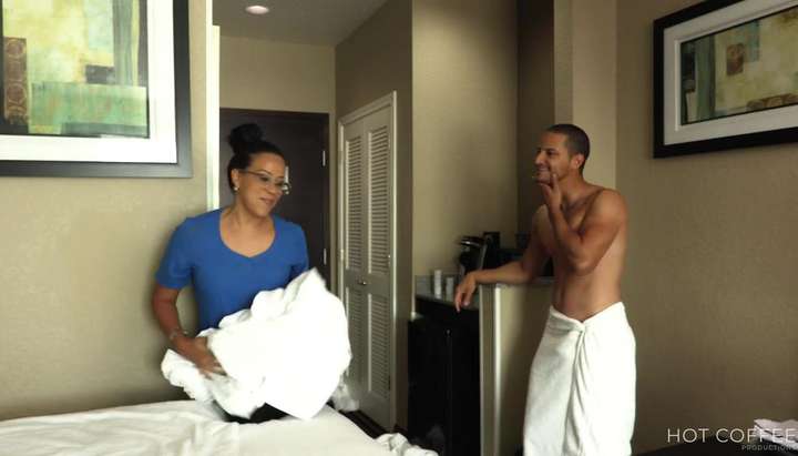 720px x 411px - Slutty room service maid gets fucked by hotel guest - Tnaflix.com