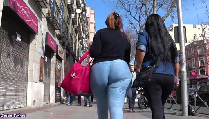 Fat Black Girls Walking - candid big ass walking down the street - Tnaflix.com