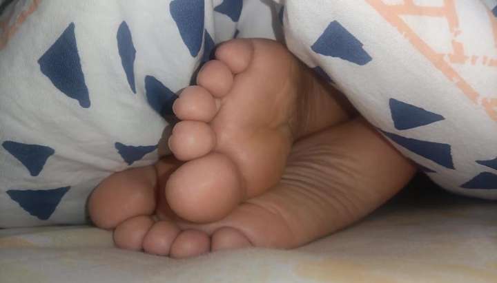 Little Asian Feet Porn - Staring at sleeping asian little feet - Tnaflix.com