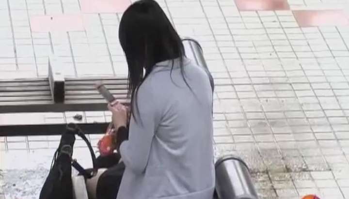 Sexy Japanese gal in a nasty public sharking video - Tnaflix.com