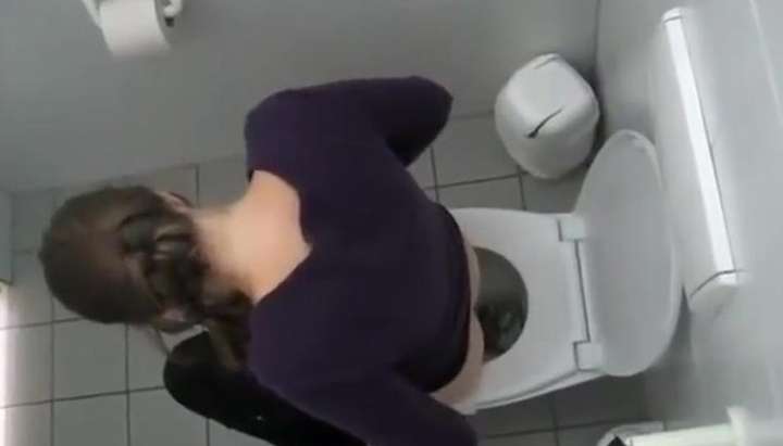 Voyeur College Bathroom - Voyeur spies a college girl in the toilet (Give me, Wet dreams) -  Tnaflix.com
